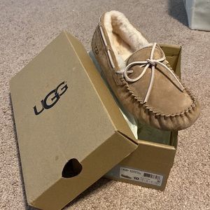 NEW! Ugg Dakota slippers. Never worn, in box.